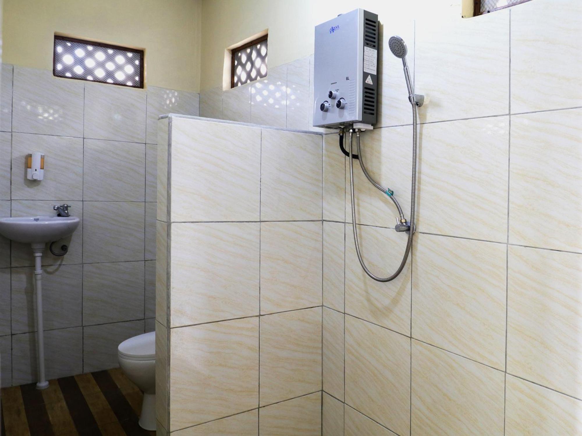 Dajan Buyan Homestay Bedugul  Exteriör bild